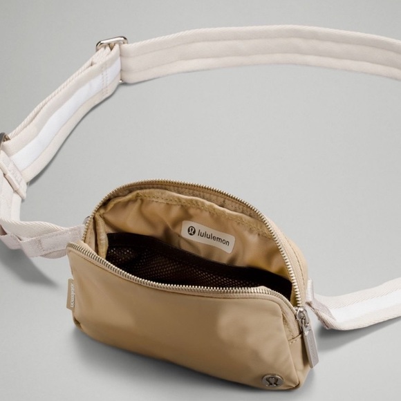 Lululemon everywhere bag - Picture 2 of 3